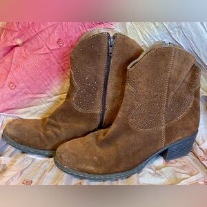 B.O.C. Size 9 leather cowgirl booties
